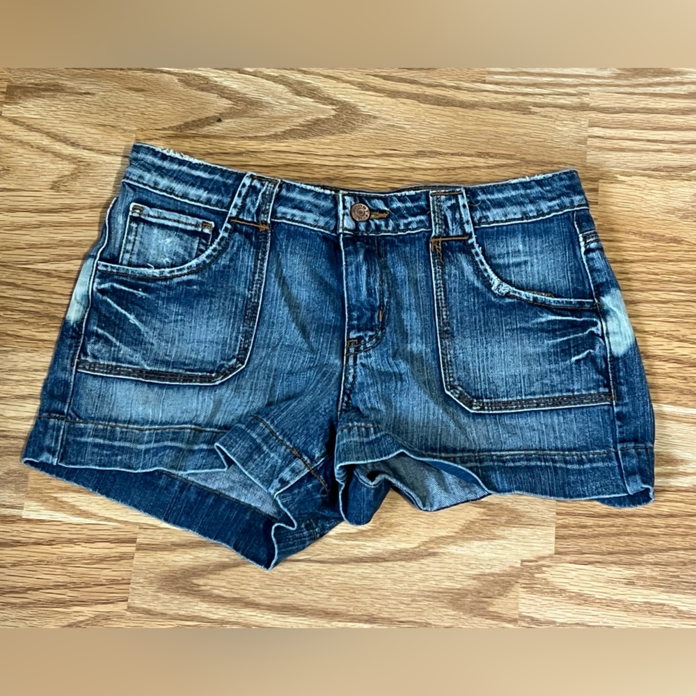 HINT Jeans Patch Pocket Denim Shorts Medium Wash Y2 K style Size 5